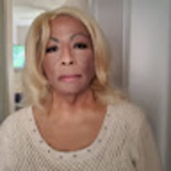 Meet your Posher, Carolyn - Picture 1 of 1